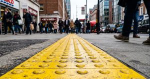 pisos podotáctiles plásticos